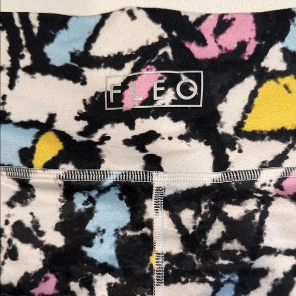 Fleo Abstract Print Women's Shorts - Picture 5 of 7